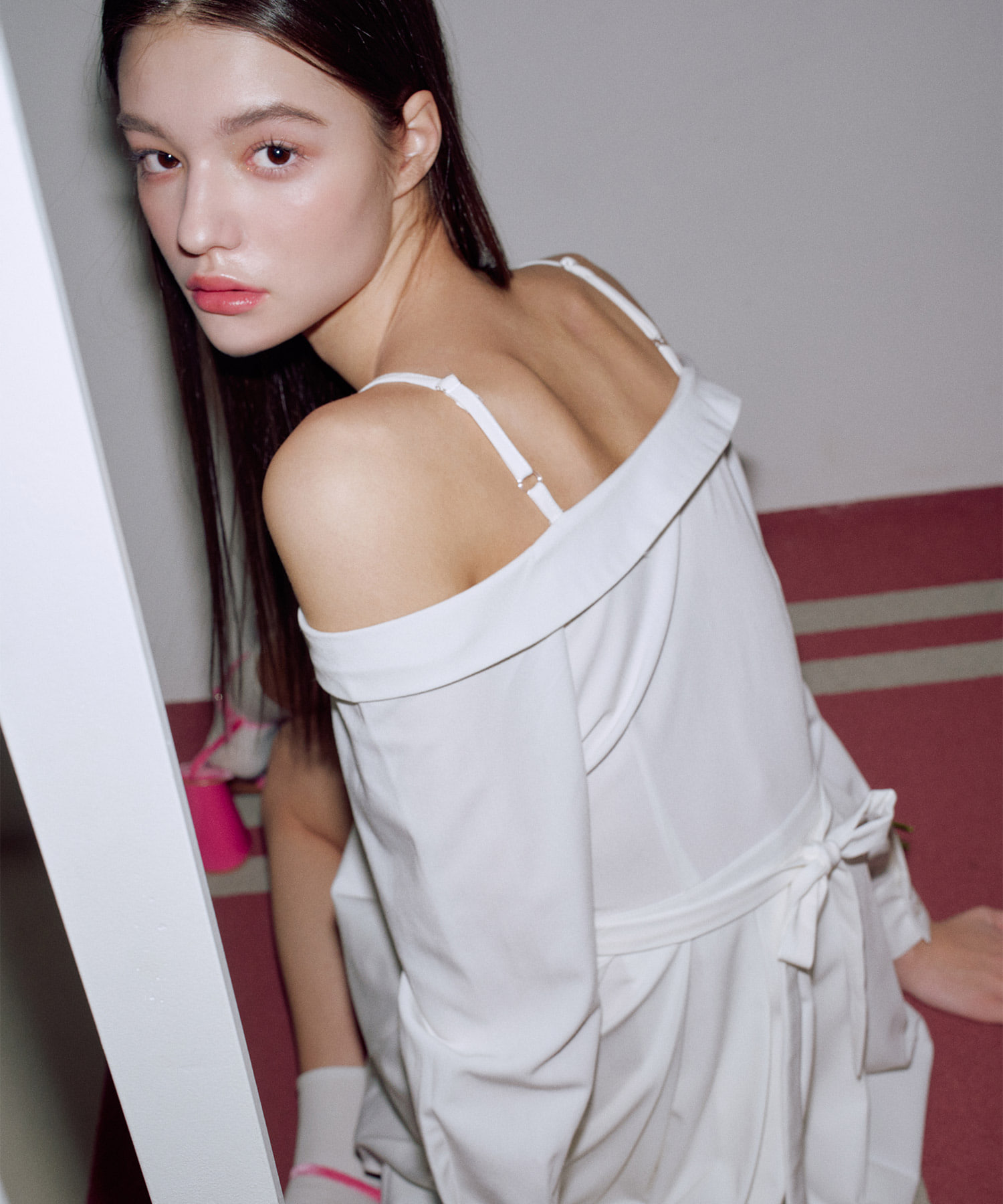 오프숄더 하프 플리츠 셔츠 원피스 [WHITE] 김나영이 착용한 제로플래닛