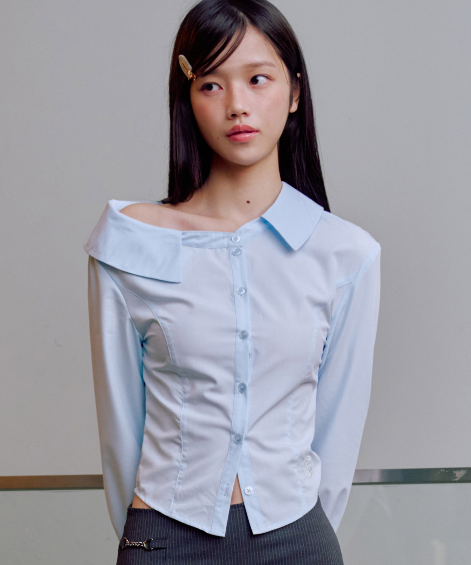 버니 오프숄더 셔츠 [BLUE] 김나영이 착용한 제로플래닛