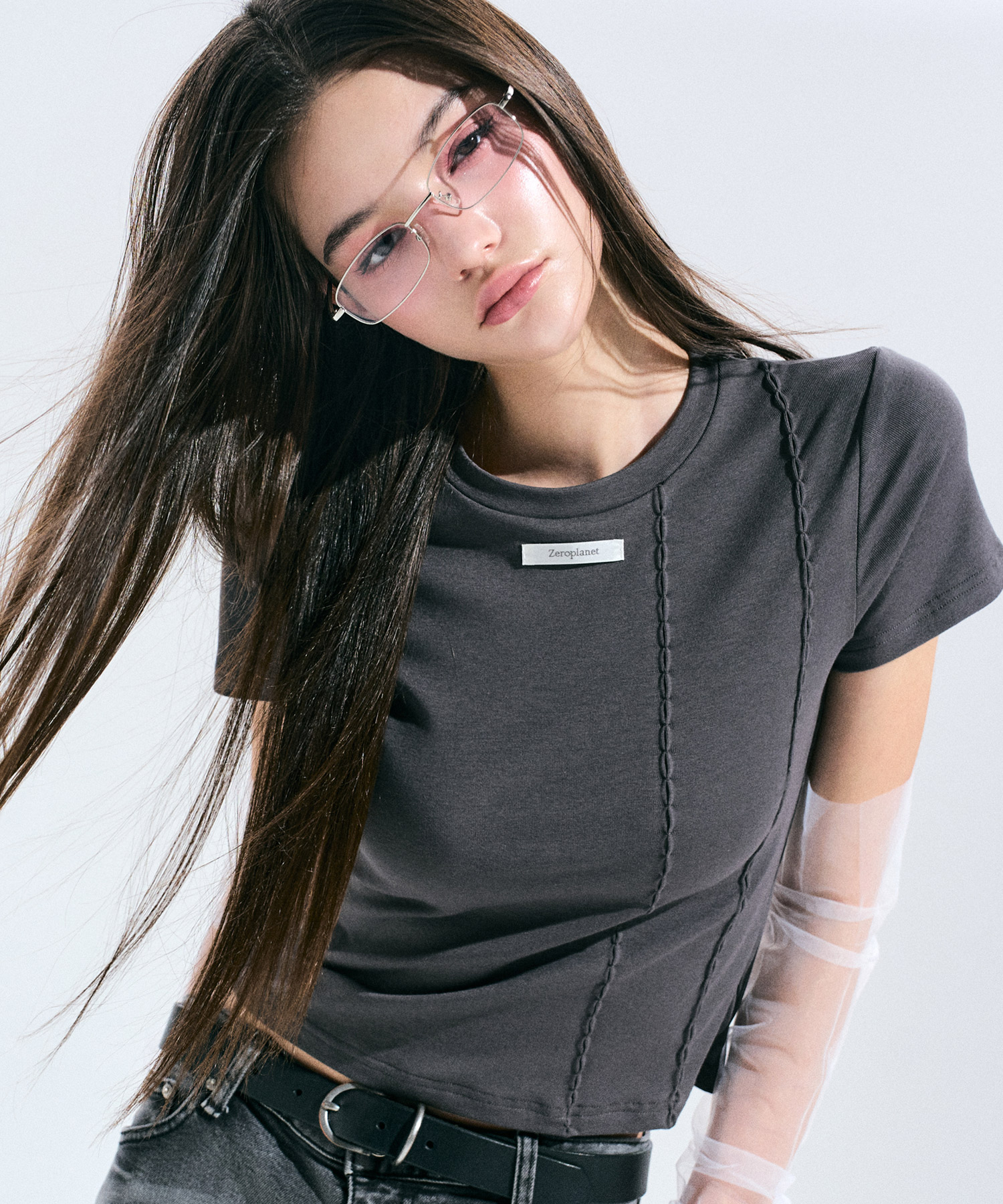 에리카 클래식 티셔츠 [CHARCOAL] 김나영이 착용한 제로플래닛
